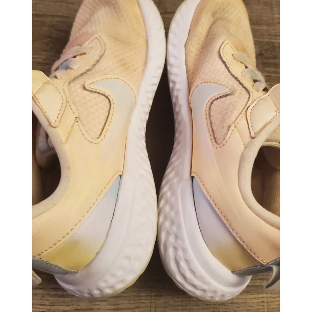 Nike Revolution 5‎ SE Sneaker Shoes Youth Size 13 Pink